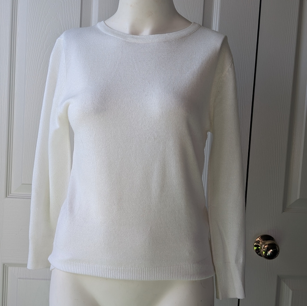 White Ye Mak Sweater